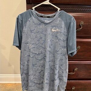 Nike Men’s Light Blue Patterned Dri-FIT Short Sleeve Tee